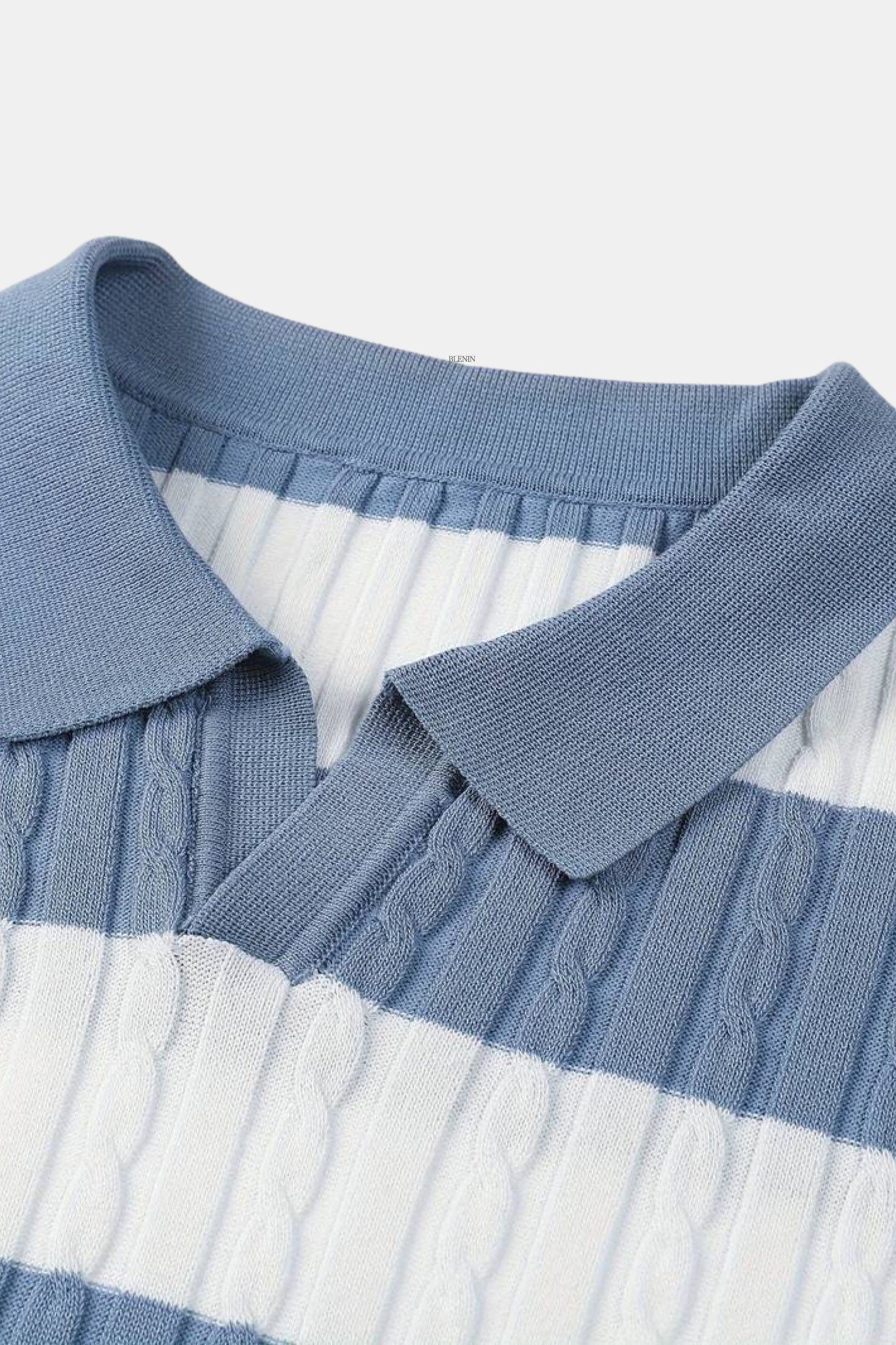 Blau-Creme Sommer-Polo