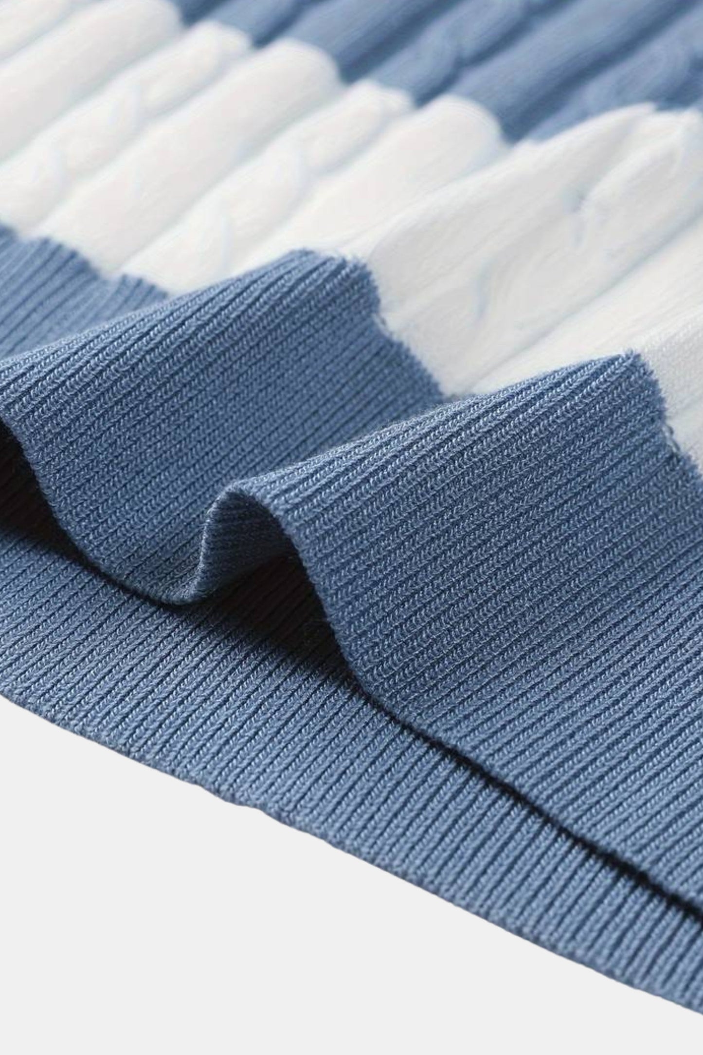 Blau-Creme Sommer-Polo