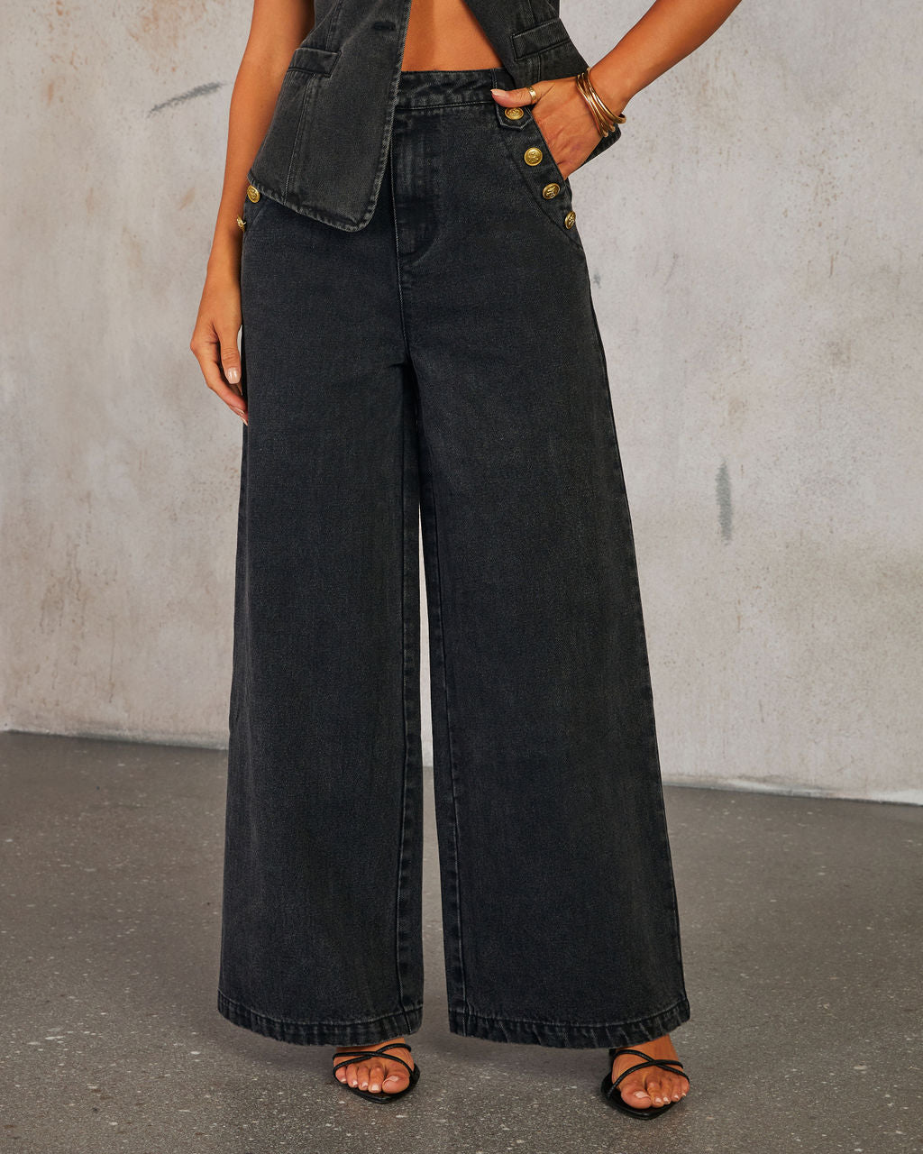 Mouwloze denim top / wijde jeans