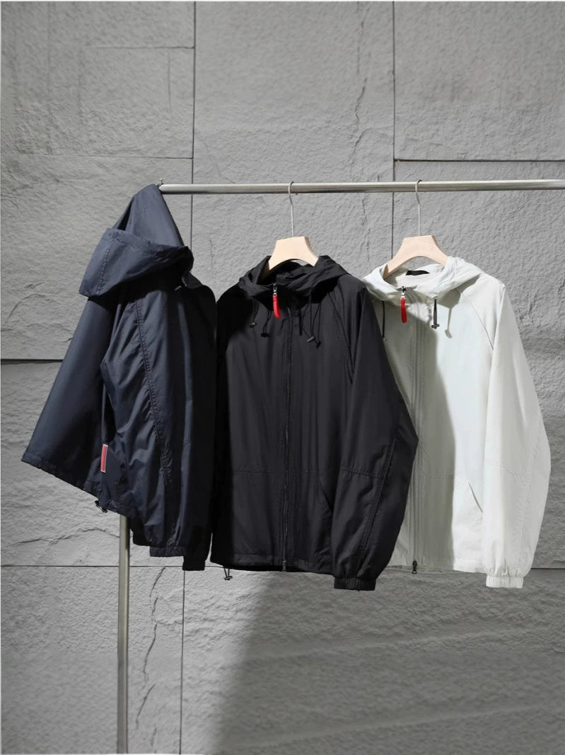 Minimalistische Leichte Kapuzenjacke