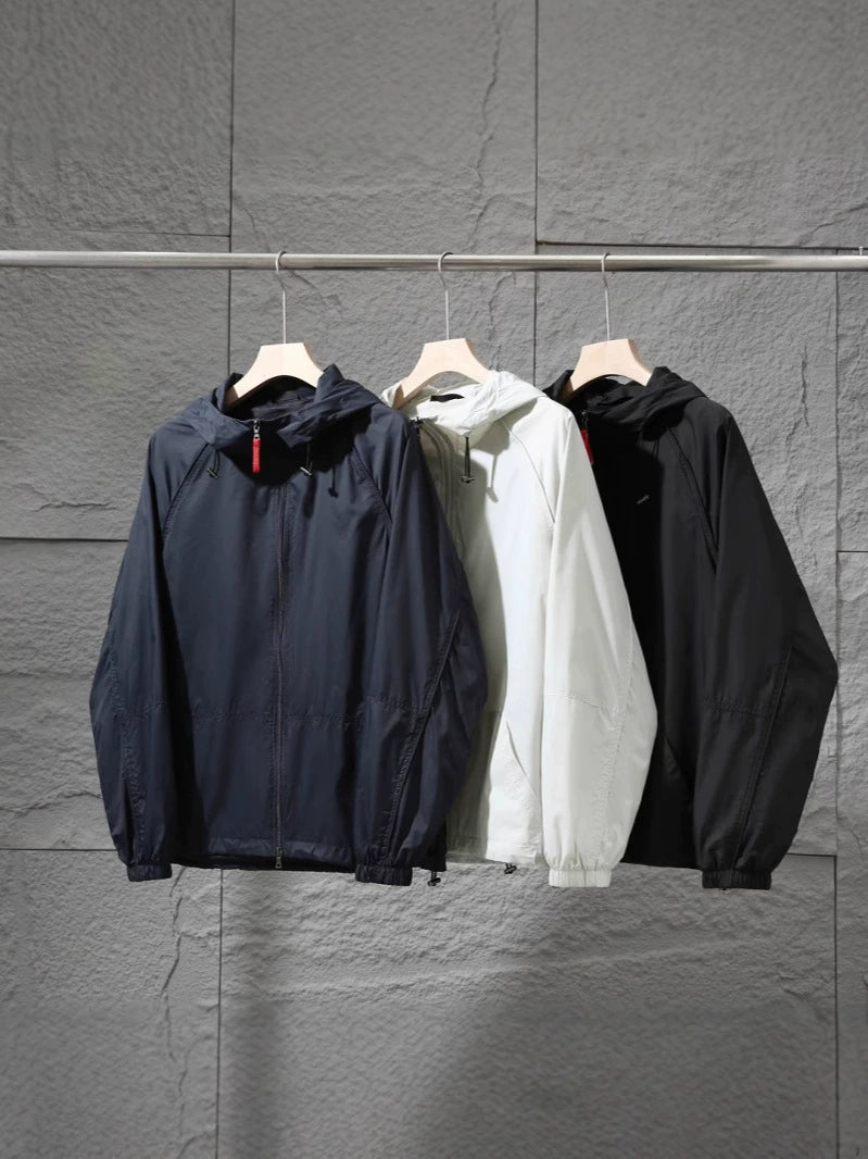 Minimalistische Leichte Kapuzenjacke