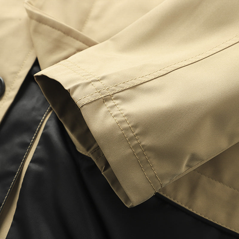 Klassische minimalistische Trenchcoat