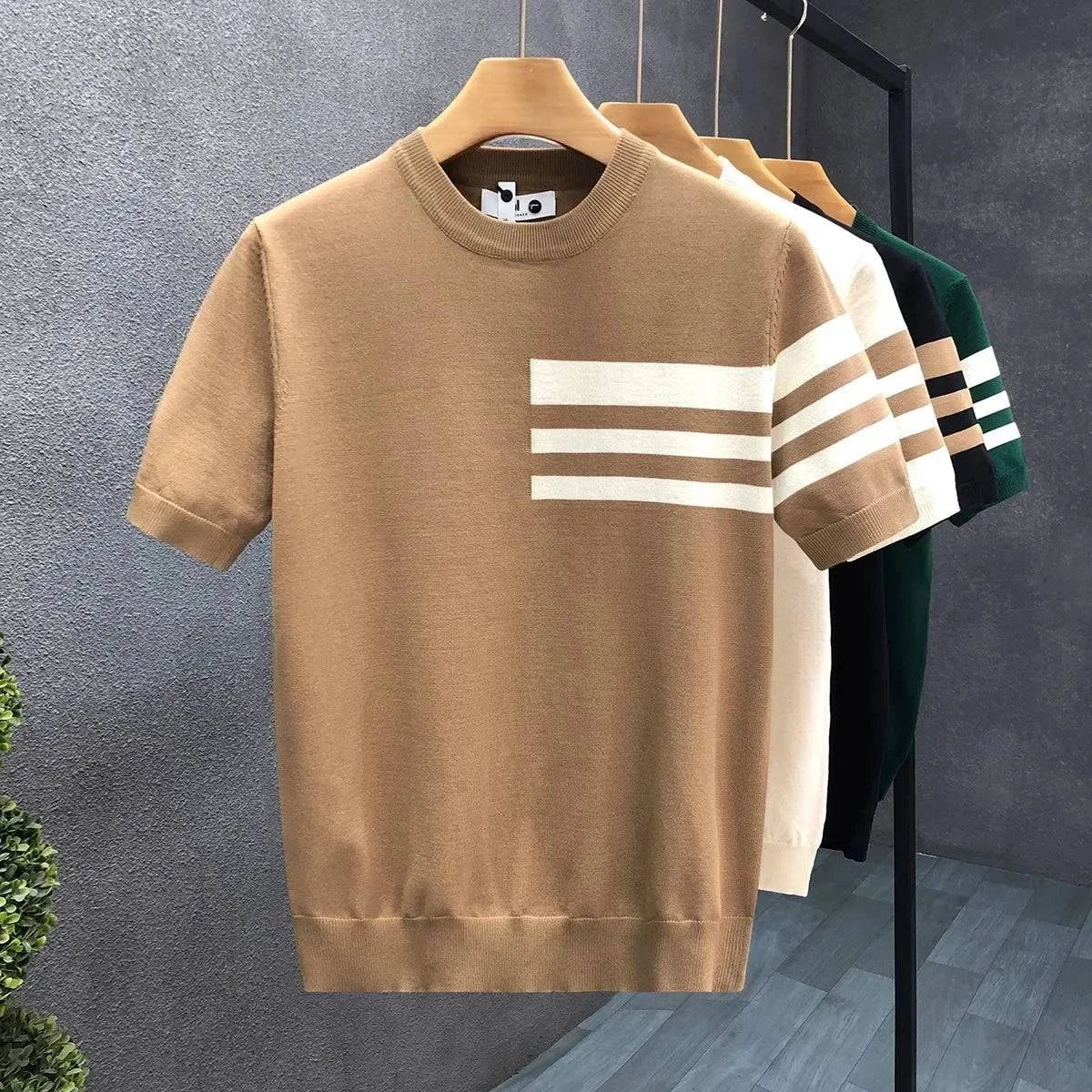 Modernes Streifen-Kurzarmshirt