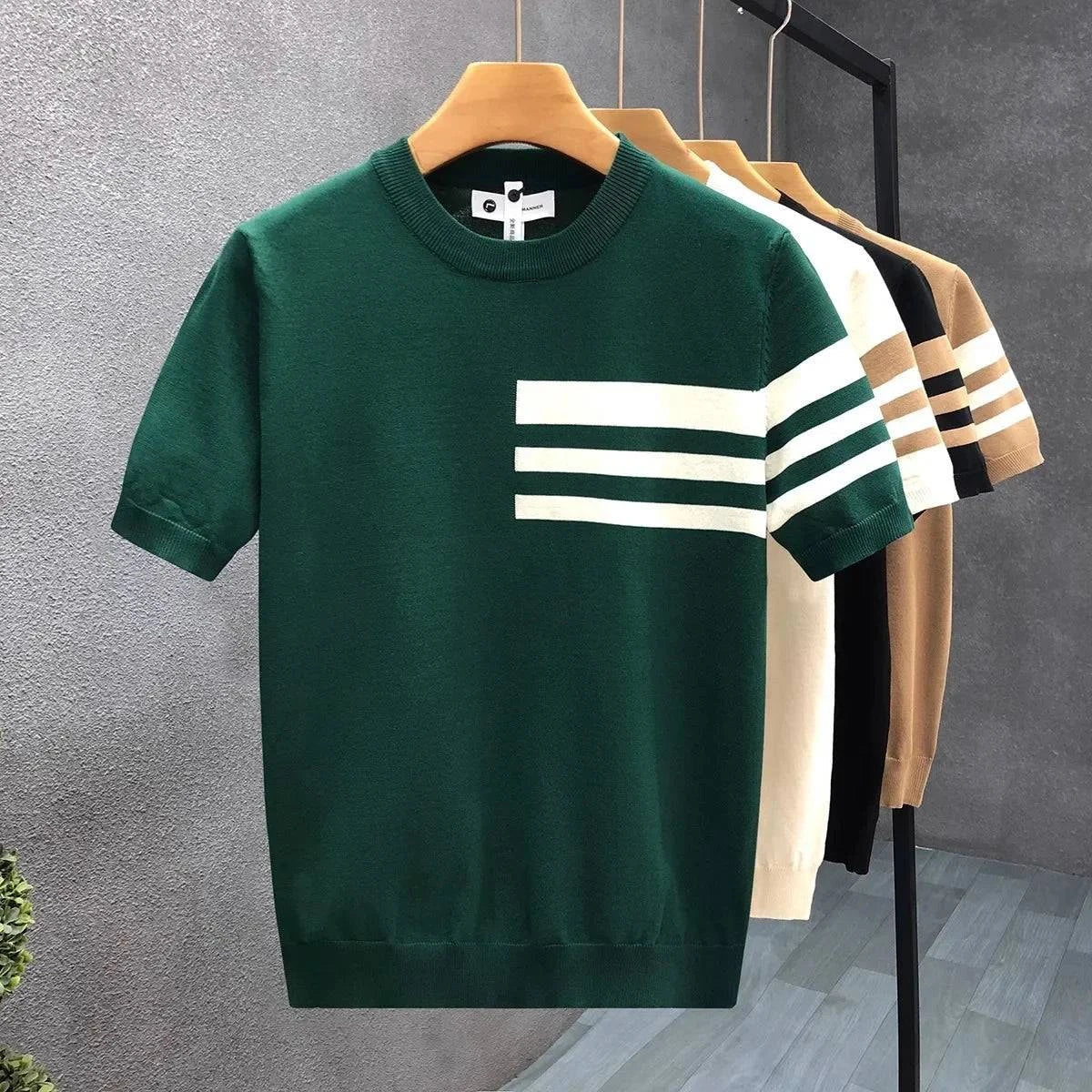 Modernes Streifen-Kurzarmshirt