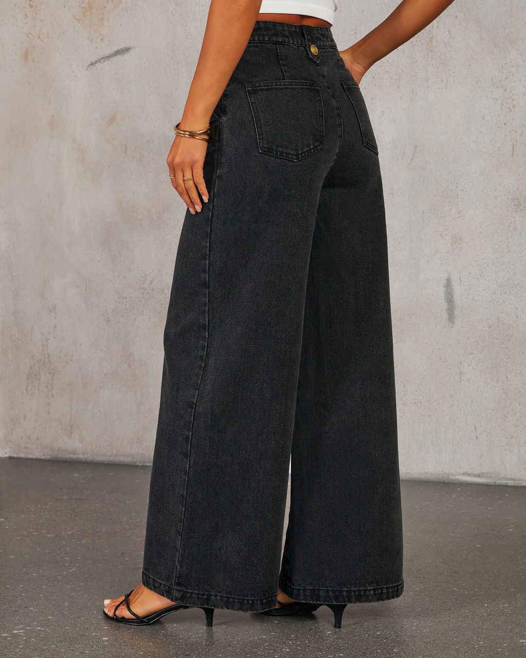 Mouwloze denim top / wijde jeans