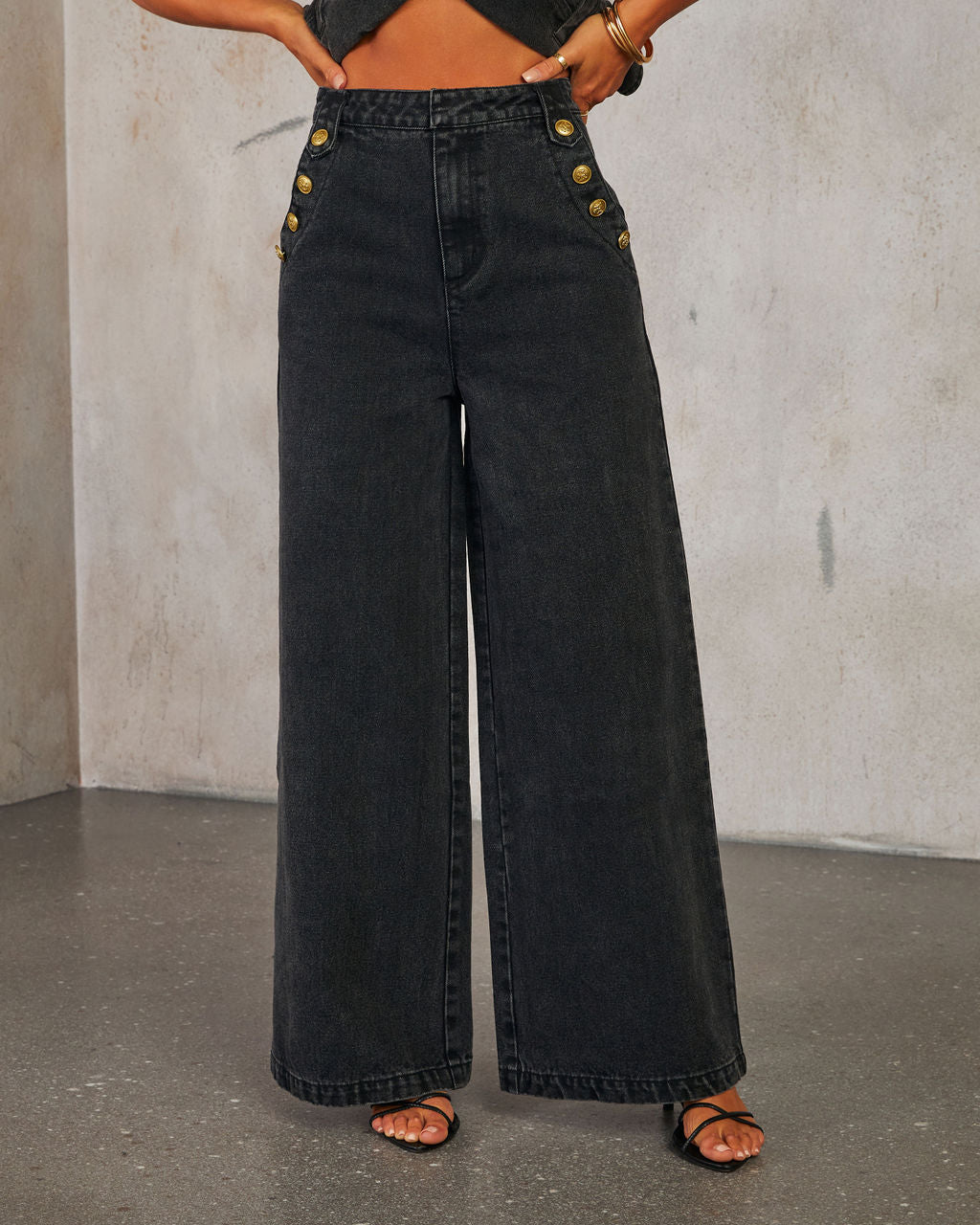 Mouwloze denim top / wijde jeans