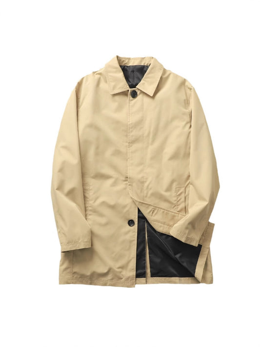 Klassische minimalistische Trenchcoat